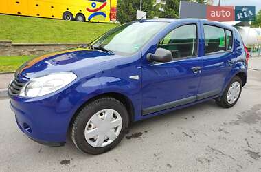 Хетчбек Dacia Sandero 2009 в Тернополі