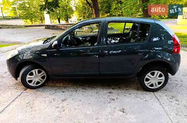 Хетчбек Dacia Sandero 2009 в Горохові