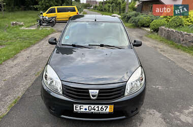 Хетчбек Dacia Sandero 2009 в 