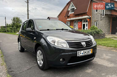 Хетчбек Dacia Sandero 2009 в 