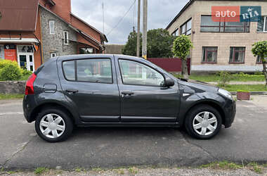 Хетчбек Dacia Sandero 2009 в 