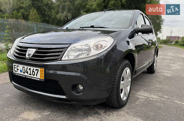 Хетчбек Dacia Sandero 2009 в 