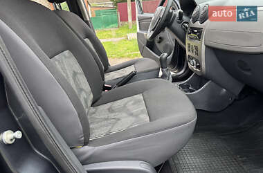 Хетчбек Dacia Sandero 2009 в 