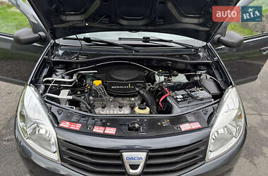 Хетчбек Dacia Sandero 2009 в 
