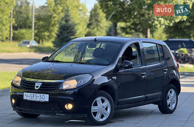 Хетчбек Dacia Sandero 2010 в Луцьку