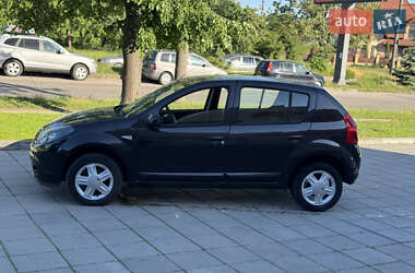Хэтчбек Dacia Sandero 2010 в 