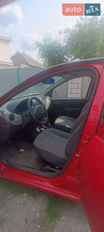Хетчбек Dacia Sandero 2010 в Ніжині