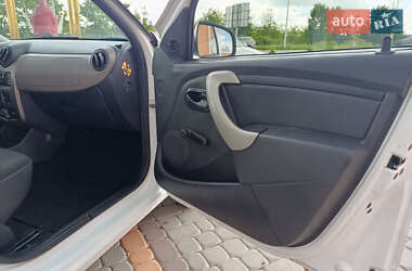 Хетчбек Dacia Sandero 2009 в 