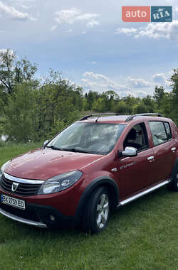 Хэтчбек Dacia Sandero 2011 в Полонном