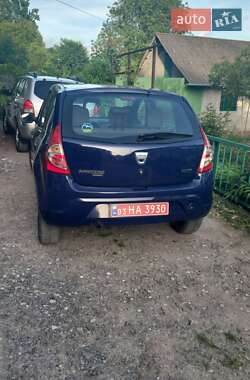 Хэтчбек Dacia Sandero 2009 в 