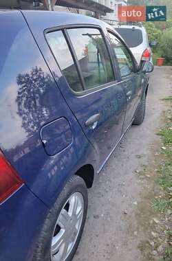 Хэтчбек Dacia Sandero 2009 в 