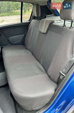Хетчбек Dacia Sandero 2009 в 