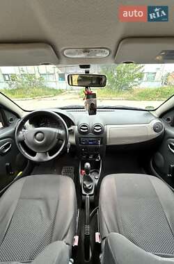 Хетчбек Dacia Sandero 2009 в 