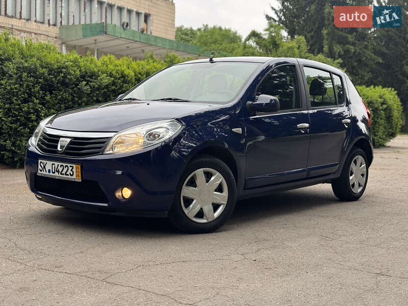 Хэтчбек Dacia Sandero 2010 в Умани