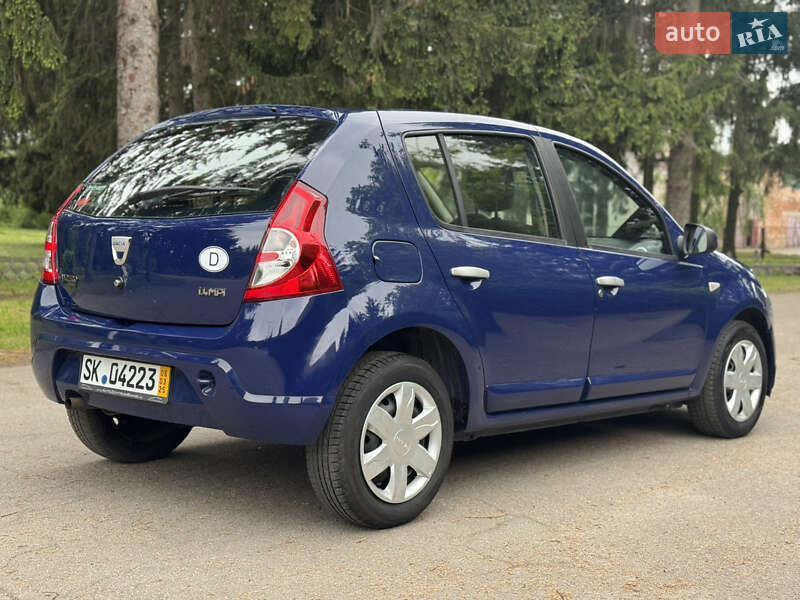 Хэтчбек Dacia Sandero 2010 в Умани
