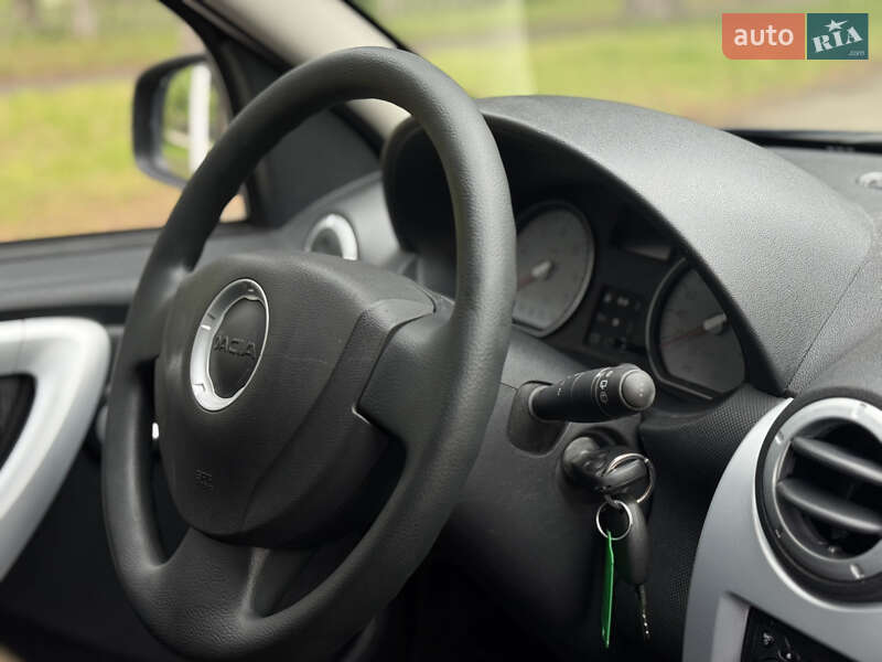 Хэтчбек Dacia Sandero 2010 в Умани