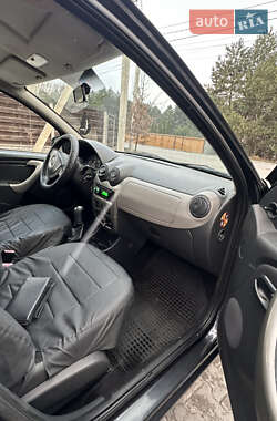 Хетчбек Dacia Sandero 2010 в 