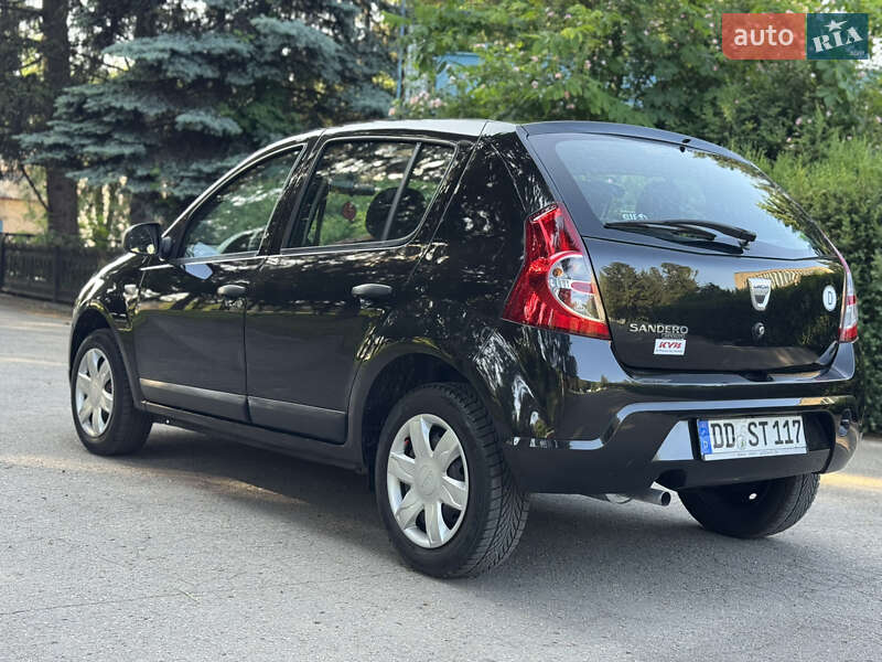 Хэтчбек Dacia Sandero 2010 в Умани
