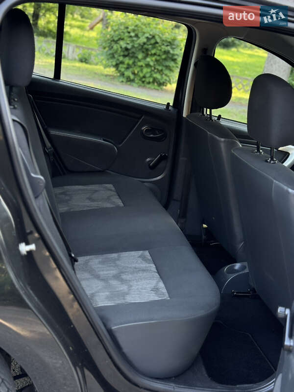 Хэтчбек Dacia Sandero 2010 в Умани