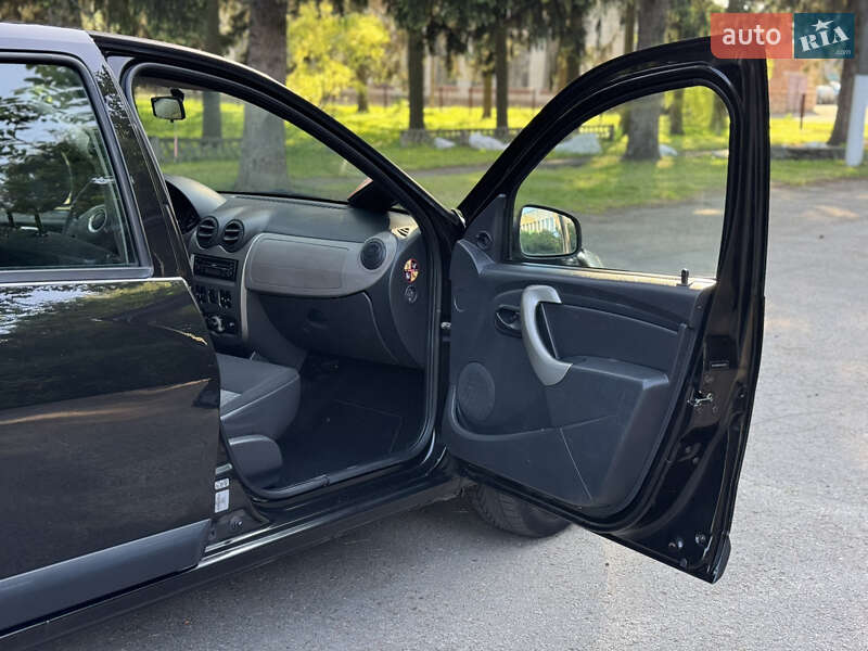 Хэтчбек Dacia Sandero 2010 в Умани