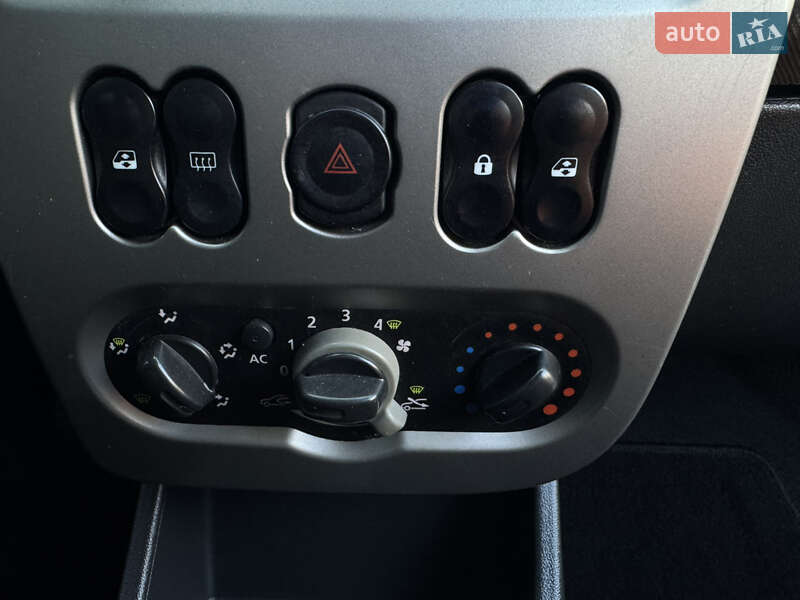 Хэтчбек Dacia Sandero 2010 в Умани