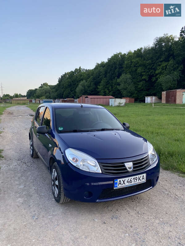 Хэтчбек Dacia Sandero 2009 в Виннице