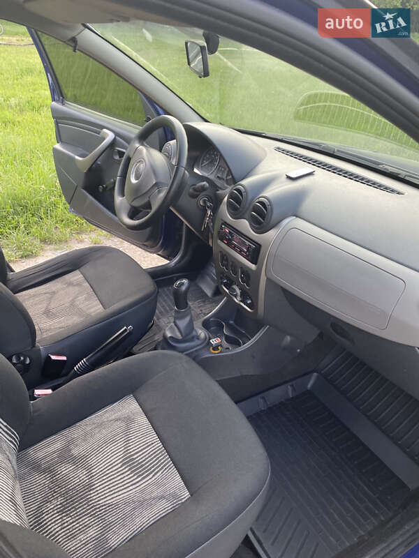 Хэтчбек Dacia Sandero 2009 в Виннице