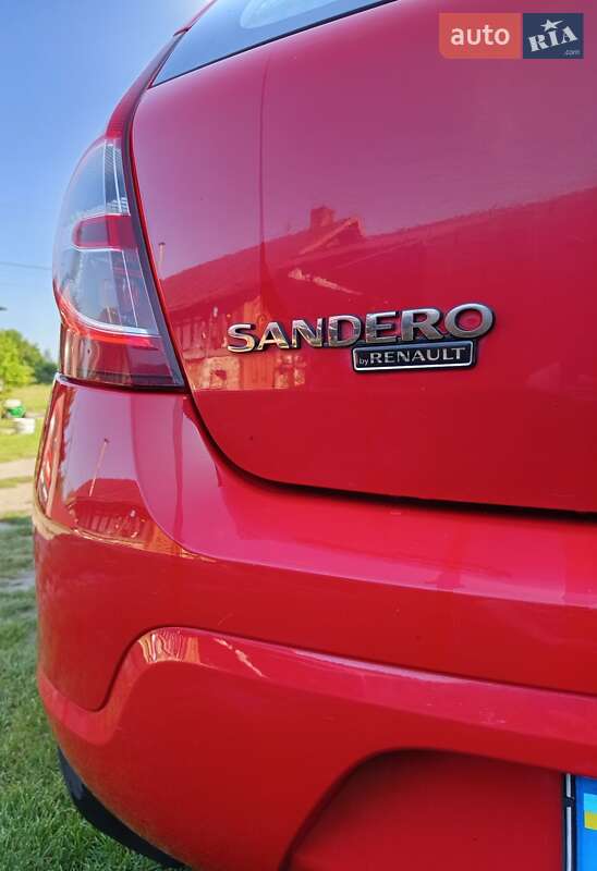 Хэтчбек Dacia Sandero 2009 в Золочеве