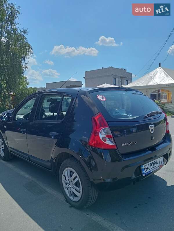 Хэтчбек Dacia Sandero 2012 в Ровно