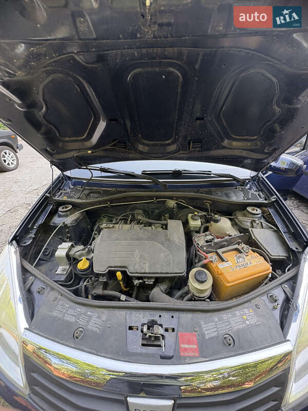 Хэтчбек Dacia Sandero 2010 в Запорожье