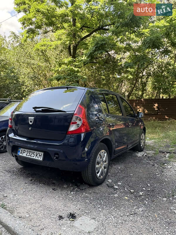 Хэтчбек Dacia Sandero 2010 в Запорожье