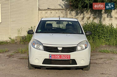 Хетчбек Dacia Sandero 2009 в 