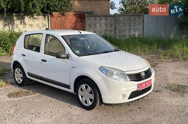 Хетчбек Dacia Sandero 2009 в 