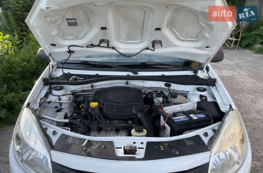 Хетчбек Dacia Sandero 2009 в 