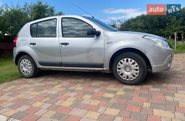 Хэтчбек Dacia Sandero 2009 в Киеве