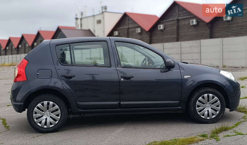 Хэтчбек Dacia Sandero 2009 в Виннице