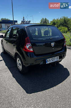 Хэтчбек Dacia Sandero 2009 в 