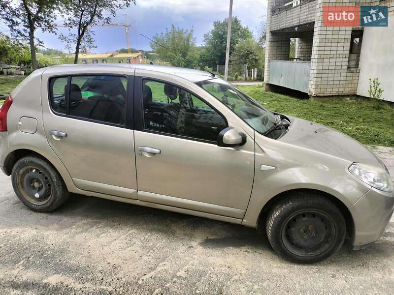 Хетчбек Dacia Sandero 2009 в Львові