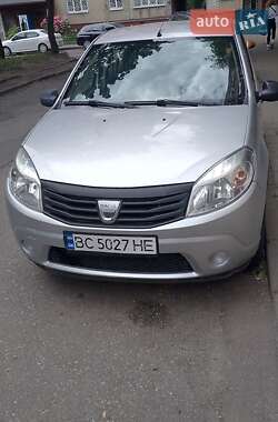 Хэтчбек Dacia Sandero 2011 в Львове