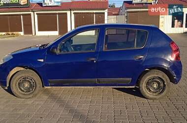 Хэтчбек Dacia Sandero 2009 в Золочеве