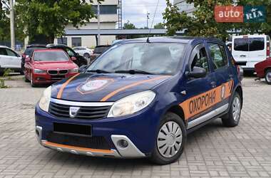 Хэтчбек Dacia Sandero 2009 в Днепре