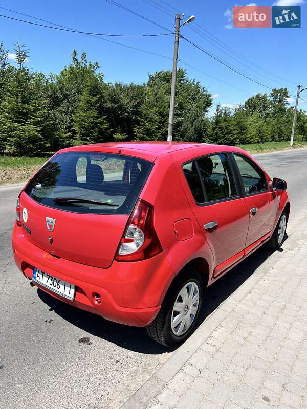 Хетчбек Dacia Sandero 2010 в Івано-Франківську