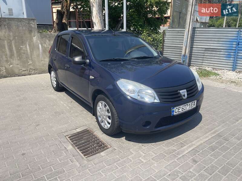 Хэтчбек Dacia Sandero 2009 в Черновцах