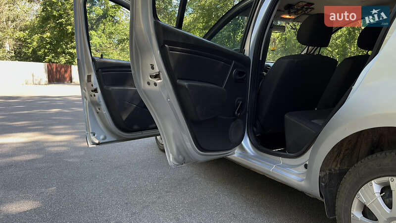 Хетчбек Dacia Sandero 2011 в Новомосковську фото 13 Хетчбек Dacia Sandero 2011 в Новомосковську