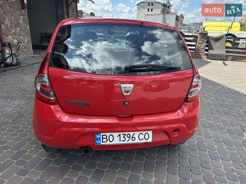 Хэтчбек Dacia Sandero 2010 в Тернополе