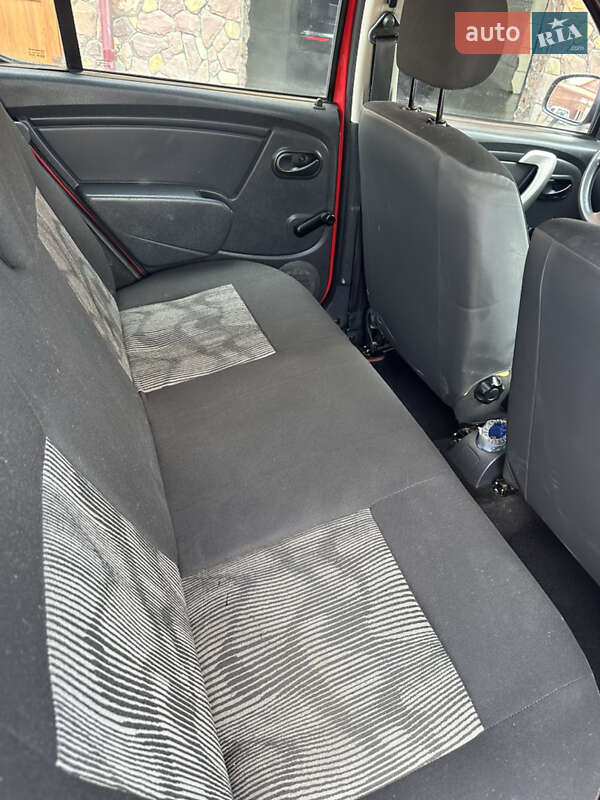 Хэтчбек Dacia Sandero 2010 в Тернополе