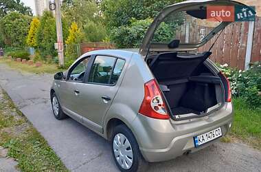Хетчбек Dacia Sandero 2008 в Києві
