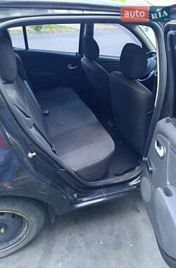 Хэтчбек Dacia Sandero 2010 в 