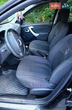 Хэтчбек Dacia Sandero 2010 в 