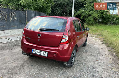Хэтчбек Dacia Sandero 2010 в 